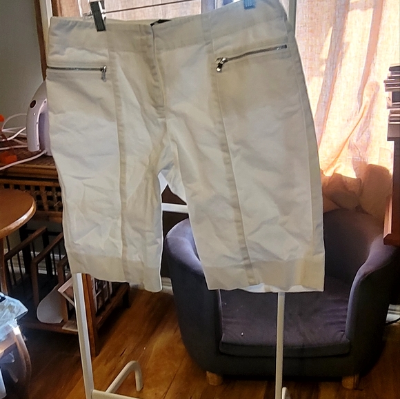 Etcetera size 6 White Brumda zip pockets zip hook closure Brumda Shorts..NICE... - Picture 3 of 12